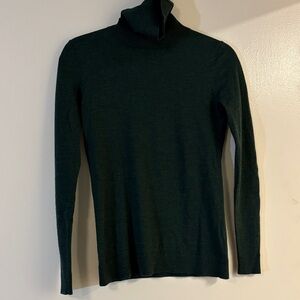 Pendleton Women’s Green Merino Turtleneck Sweater